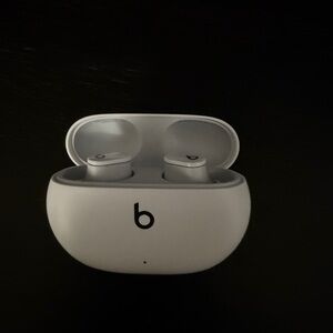 White Beat Studio Buds